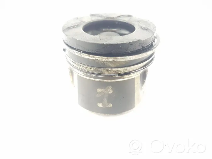 Volvo C30 Piston avec bielle 31251339