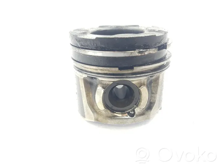 Volvo C30 Piston avec bielle 31251339