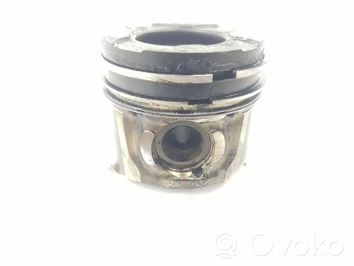 Volvo C30 Piston avec bielle 31251339