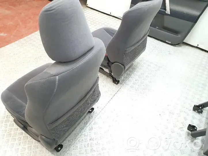 Toyota Land Cruiser (J120) Set sedili 