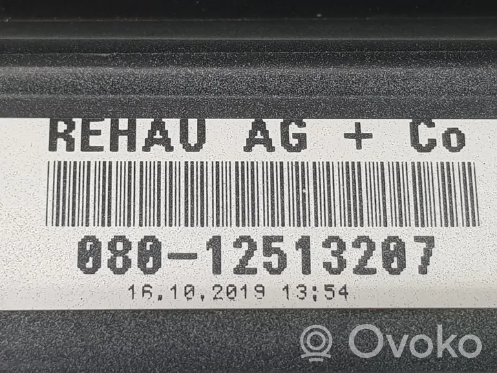 Mercedes-Benz C W204 Listwa progowa A2056981354