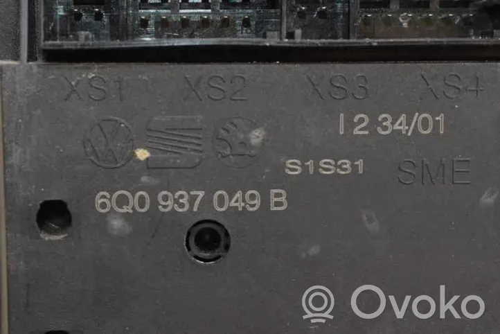 Volkswagen Polo Oven keskuslukituksen ohjausyksikön moduuli 6Q0937049B