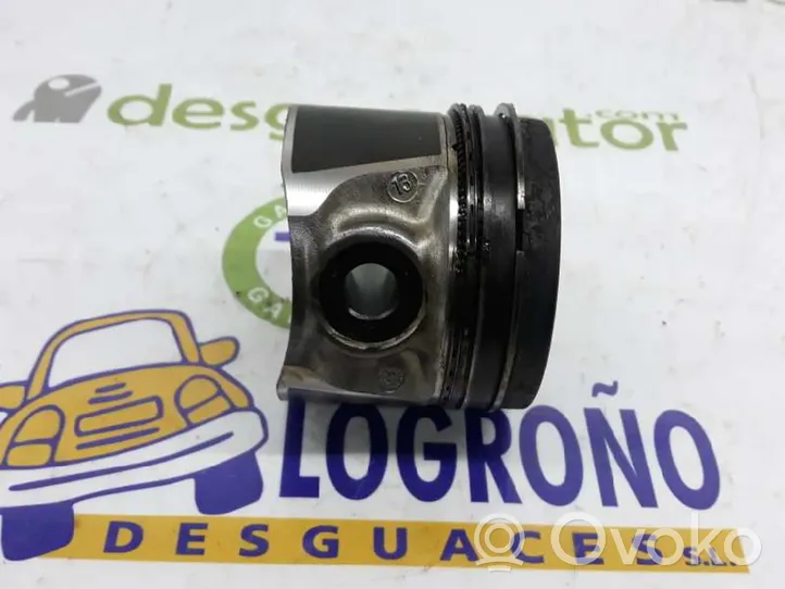 Nissan NP300 Piston avec bielle A2010EC00B