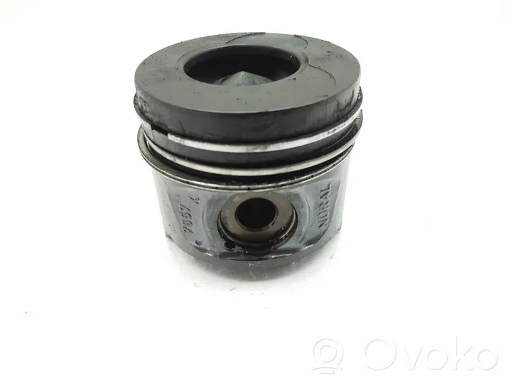 Suzuki Jimny Piston with connecting rod 1211184A510K0