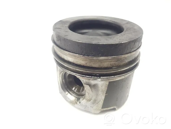 Ford Fiesta Piston with connecting rod 