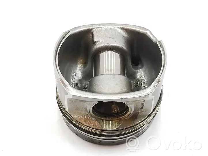 Volvo V40 Piston avec bielle 32213015