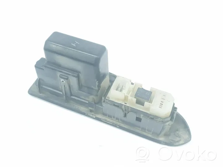 Toyota Land Cruiser (J120) Interruptor del elevalunas eléctrico 8403060021