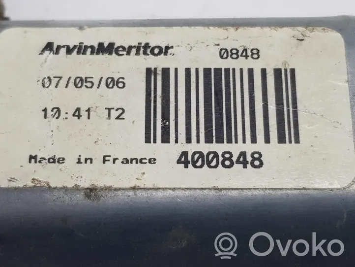 Nissan NP300 Moteur de lève-vitre de porte avant 80730EB305