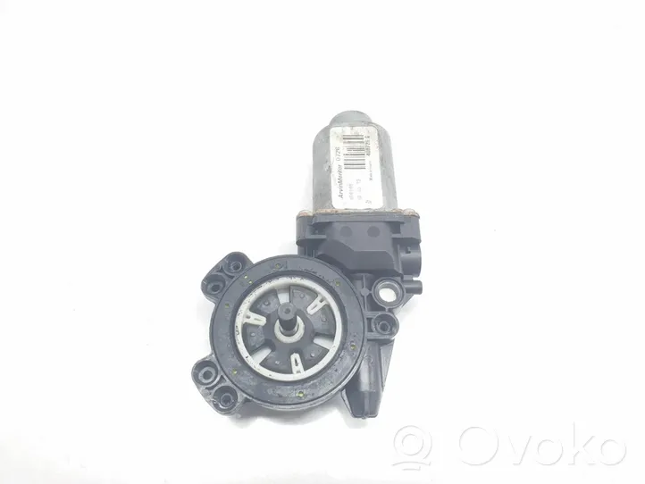 Dacia Logan I Front door window regulator motor 8200901099