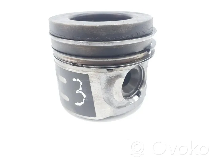 Volvo V40 Piston avec bielle 31330165