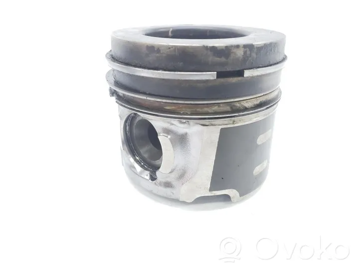 Volvo V40 Piston avec bielle 31330165