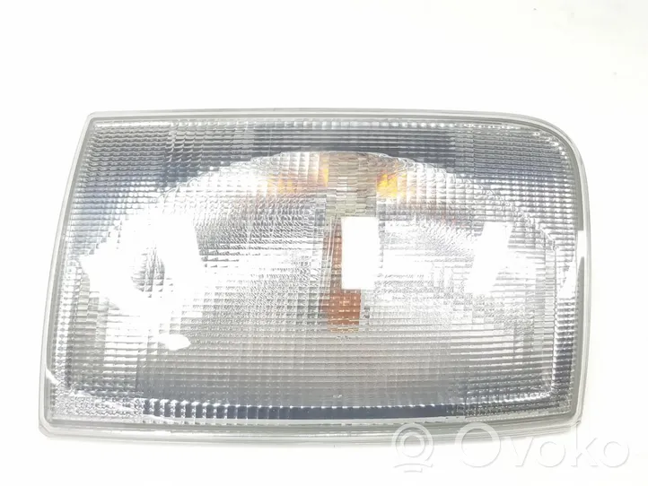 Volkswagen II LT Lampa przednia 89300369