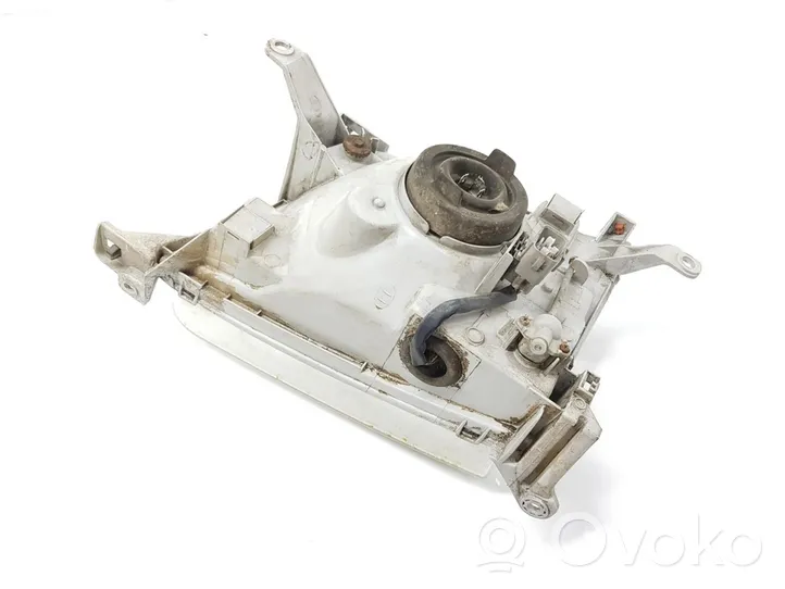 Toyota Land Cruiser (HDJ90) Lampa przednia 811106A120