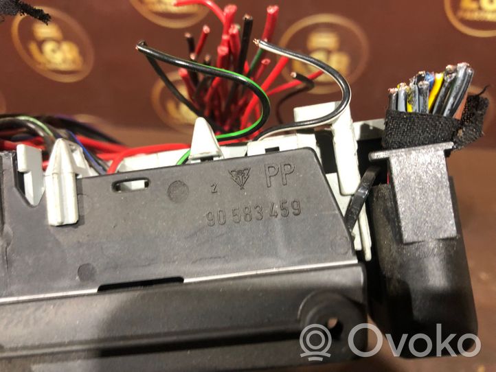 Opel Vectra B Module de fusibles 90505470