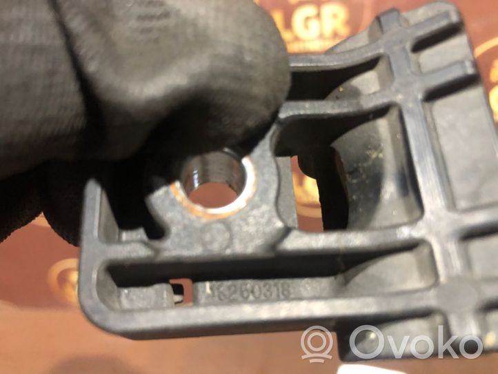 Opel Astra J Staffa di montaggio del radiatore 13250318