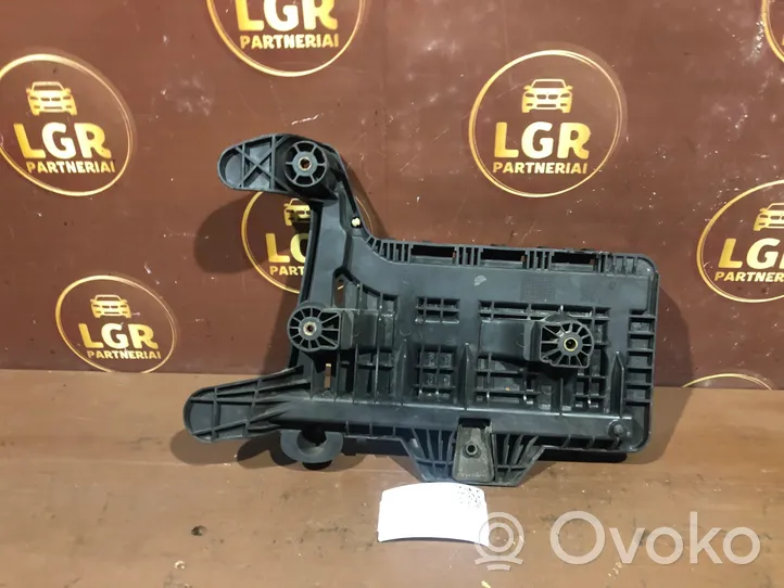 Volkswagen Touran I Boîte de batterie 1K0915333B