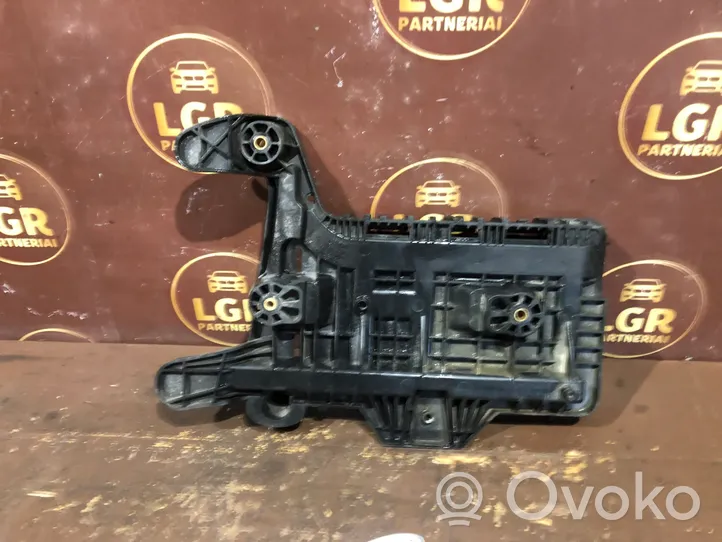 Volkswagen Caddy Boîte de batterie 1K0915333