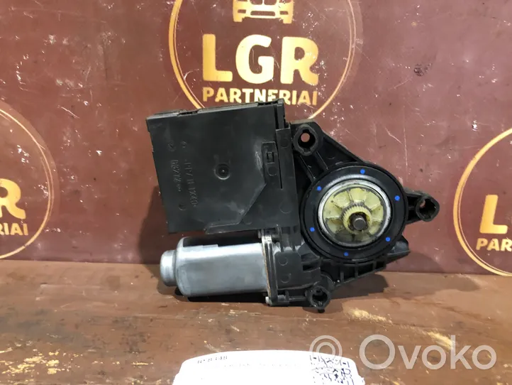 Volkswagen Caddy Moteur de lève-vitre de porte avant 5K0959793