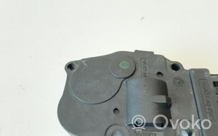 BMW 3 F30 F35 F31 Oro sklendės varikliukas T1015556H