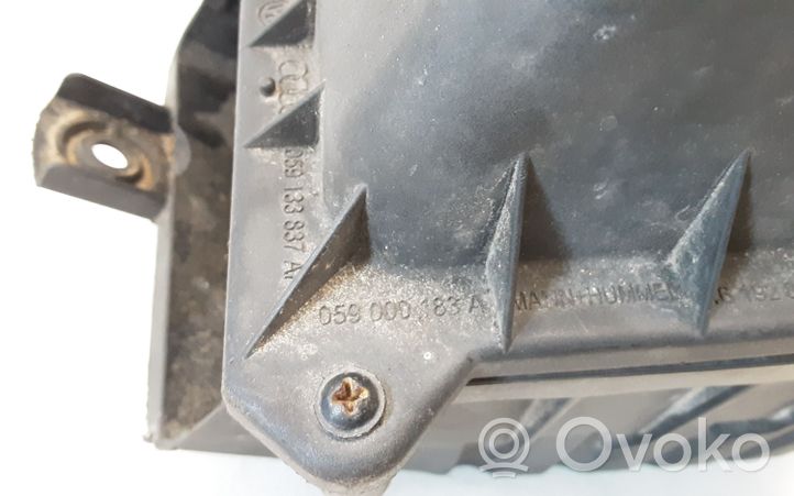 Audi A4 S4 B7 8E 8H Scatola del filtro dell’aria 059000183A