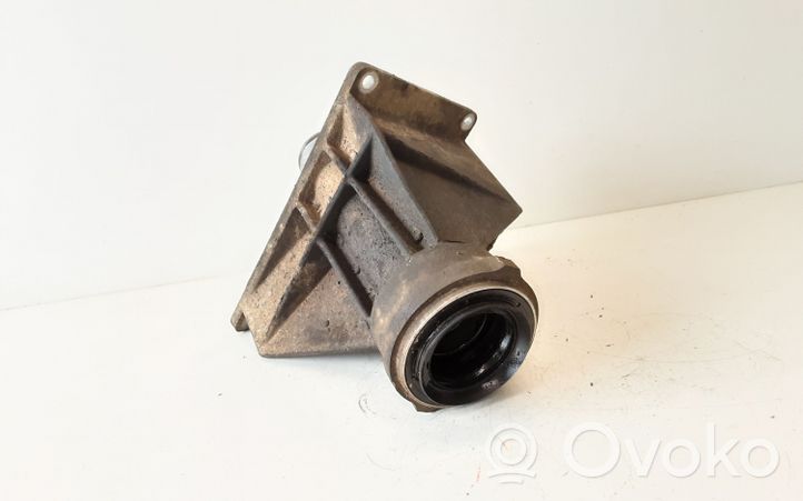 BMW X5 E53 Staffa del cuscinetto di supporto dell’albero di trasmissione 7503120