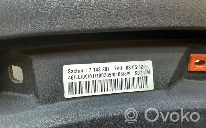 BMW 3 E46 Deska rozdzielcza 7143207