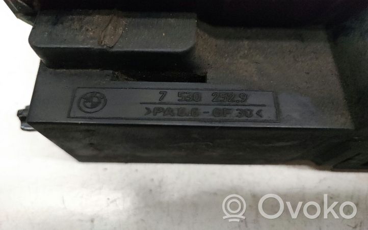 BMW X3 E83 Staffa di montaggio del radiatore 7530252