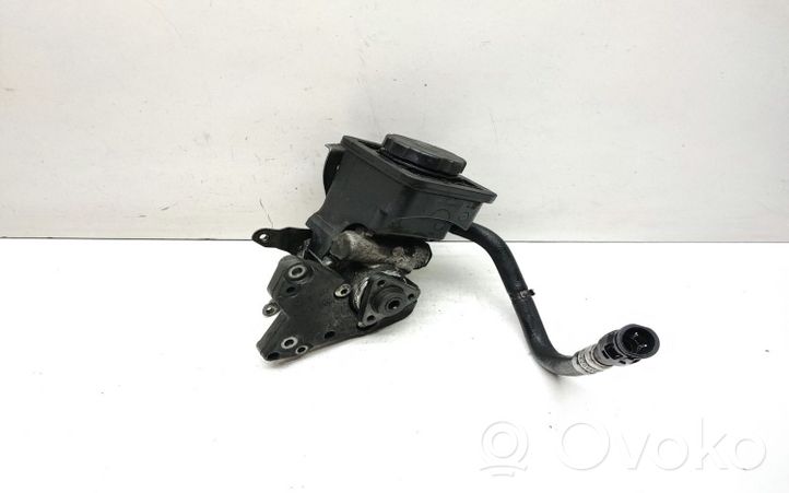 BMW X3 E83 Ohjaustehostimen pumppu 7692974536