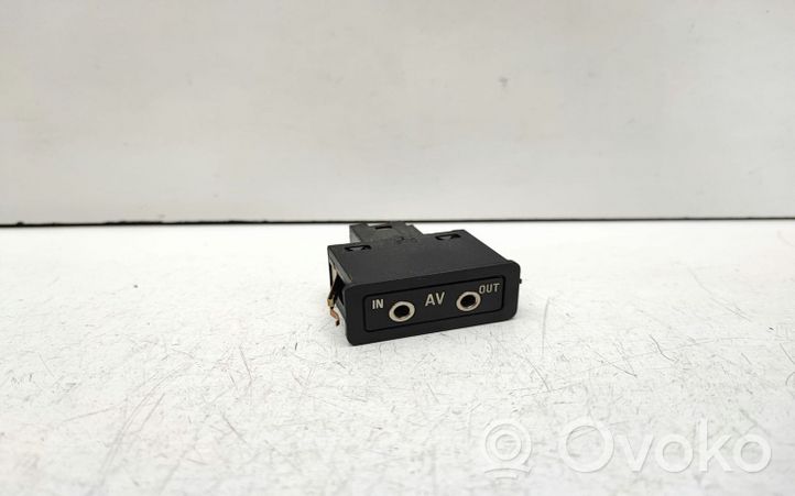 BMW X5 E53 Câble adaptateur AUX 8368346