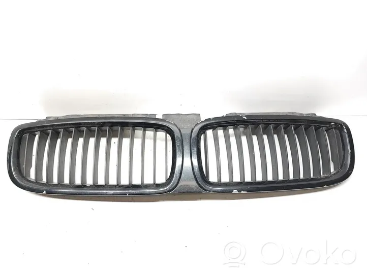 BMW 7 E65 E66 Griglia superiore del radiatore paraurti anteriore 7037727