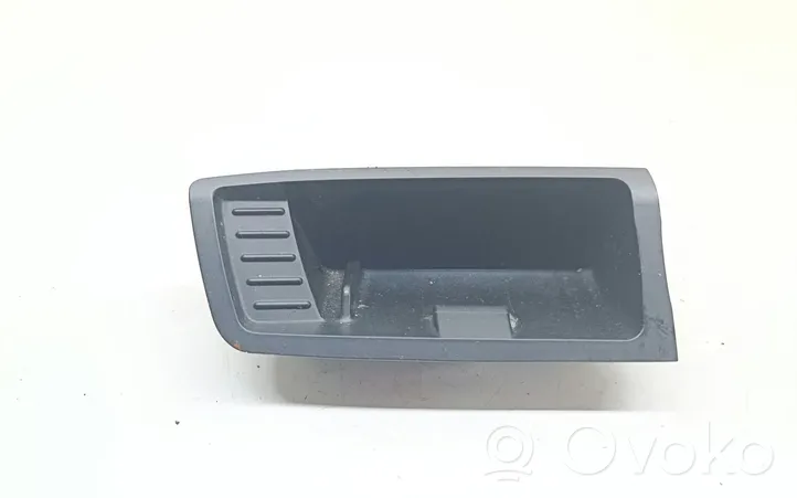 BMW 1 E82 E88 Peleninė panelėje 7078573