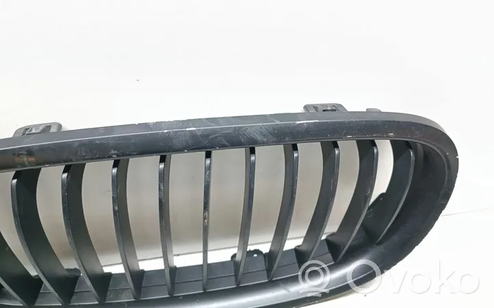 BMW 3 E90 E91 Grille calandre supérieure de pare-chocs avant 7201968