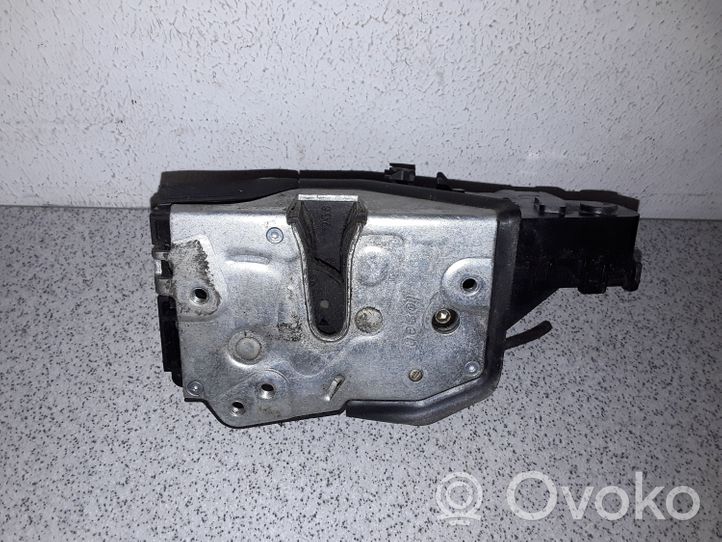 BMW 3 E46 Etuoven lukko 51218206408