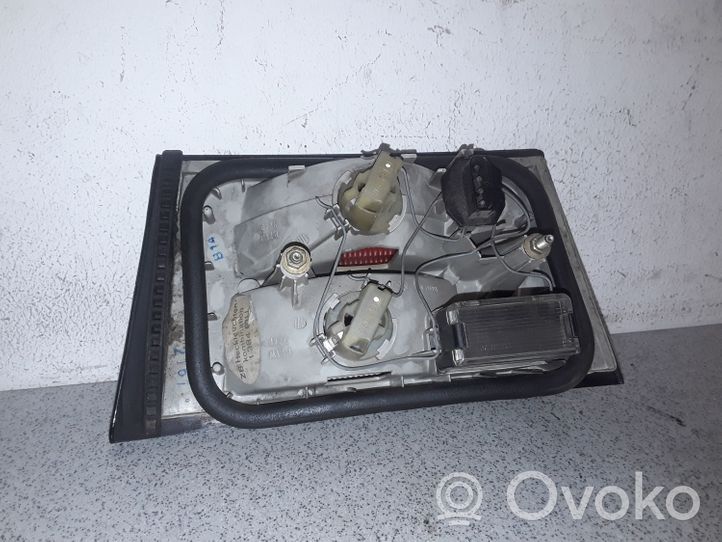 BMW 5 E34 Lampy tylnej klapy bagażnika 1384011