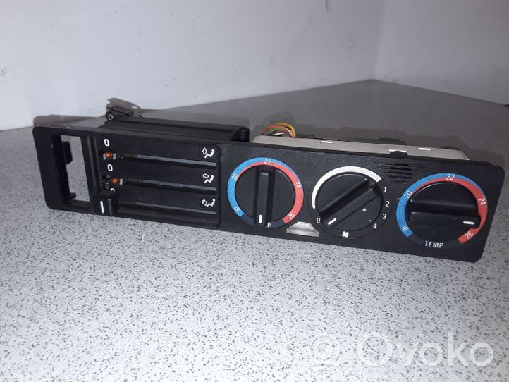 BMW 5 E34 Climate control unit 1389620