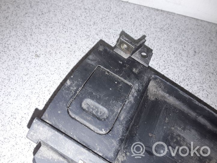 BMW 5 E39 Presa 12V (anteriore) 51168159694