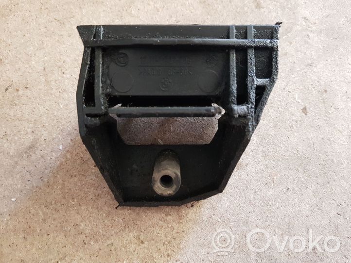 BMW 7 E38 Staffa di montaggio del radiatore 17111737706