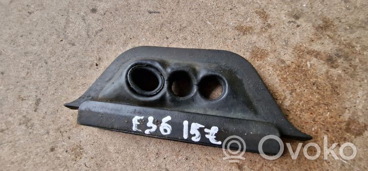 BMW 3 E36 Tuyau de liquide de refroidissement moteur 1393320