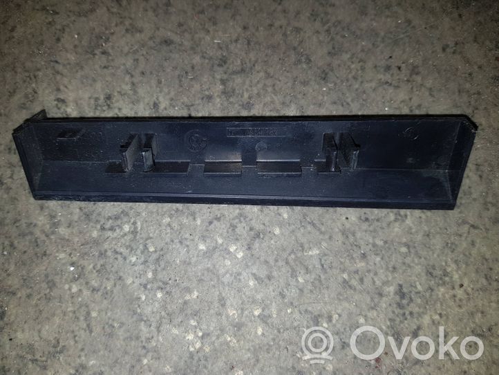 BMW 5 E34 Muut kojelaudan osat 1384787