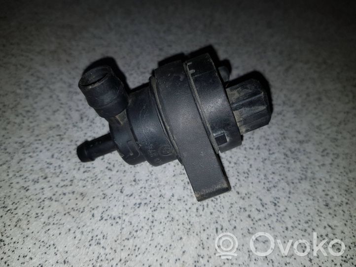 BMW 7 E38 Valve vacuum 1748875