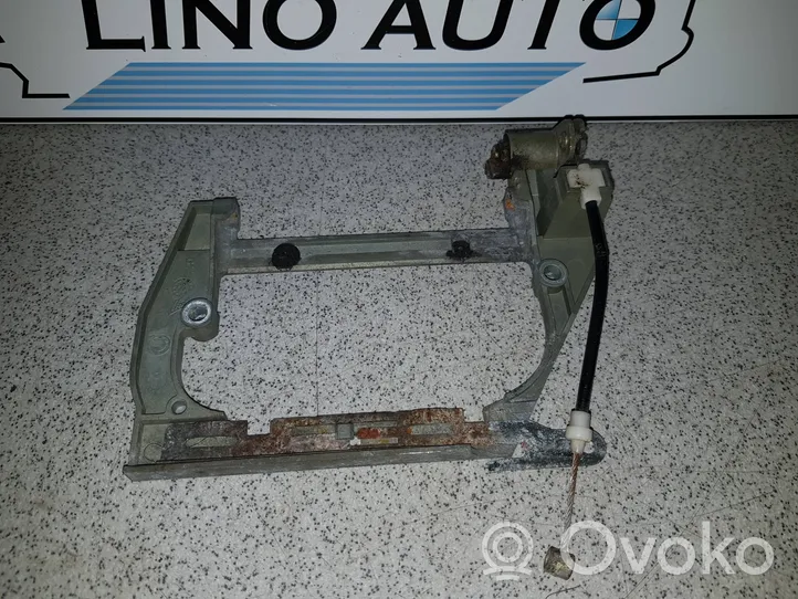 BMW 7 E38 Halterung Türgriff hinten 51228245346