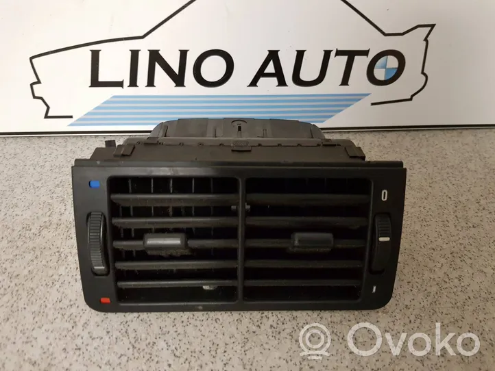 BMW 7 E38 Griglia di ventilazione centrale cruscotto 64228390117