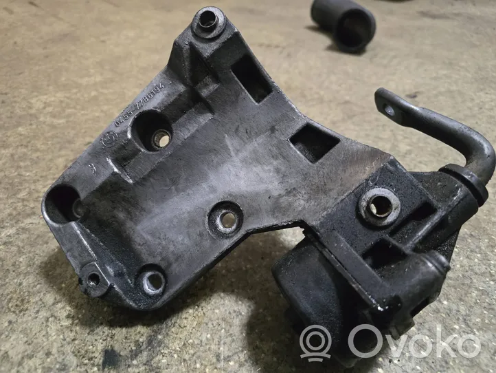 BMW 5 E39 A/C compressor mount bracket 7786194