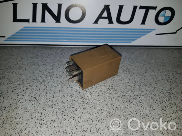 BMW 5 E39 Module relais lève-vitre 61368384505