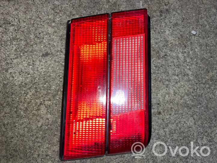 BMW 5 E34 Lampy tylnej klapy bagażnika 1384011