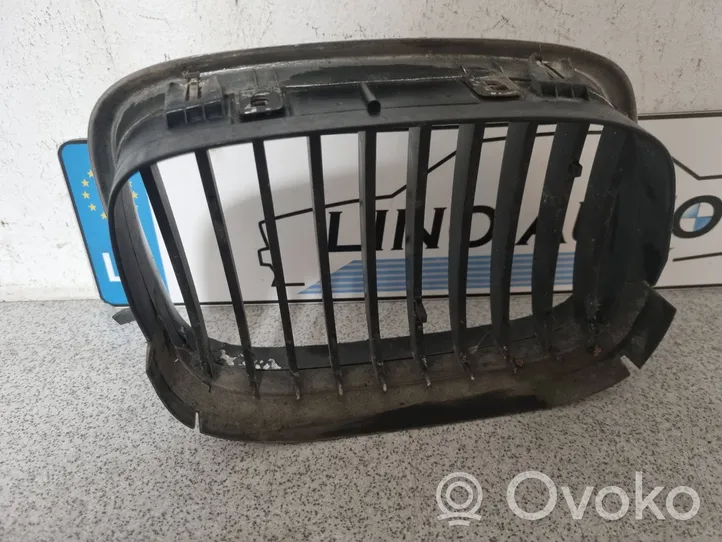 BMW 5 E39 Front grill 8159313