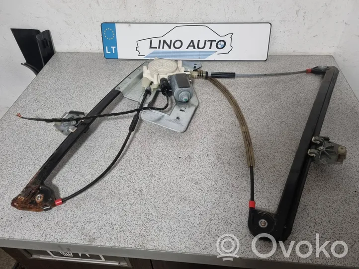 BMW 5 E39 Regulador con motor de la ventanilla de la puerta corredera 82523391