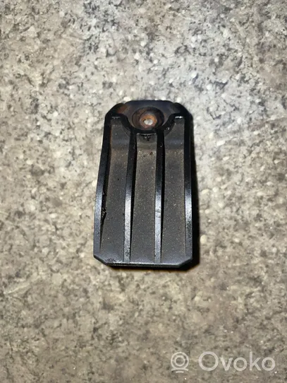 BMW 5 E39 Staffa del pannello di supporto del radiatore 2247896