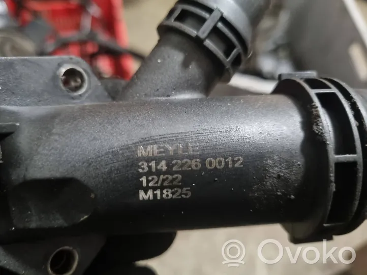 BMW 5 E39 Engine coolant pipe/hose 3142260012
