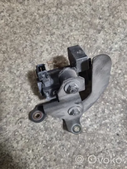 BMW 5 E39 Solenoidinis vožtuvas 2247906